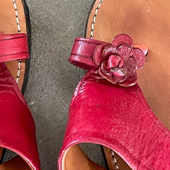 Moroccan Red Leather Thong Sandals - Picture 5 of 8